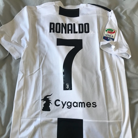 C. Ronaldo Juventus 2018/18 Home Soccer Jersey ! - Picture 2 of 2